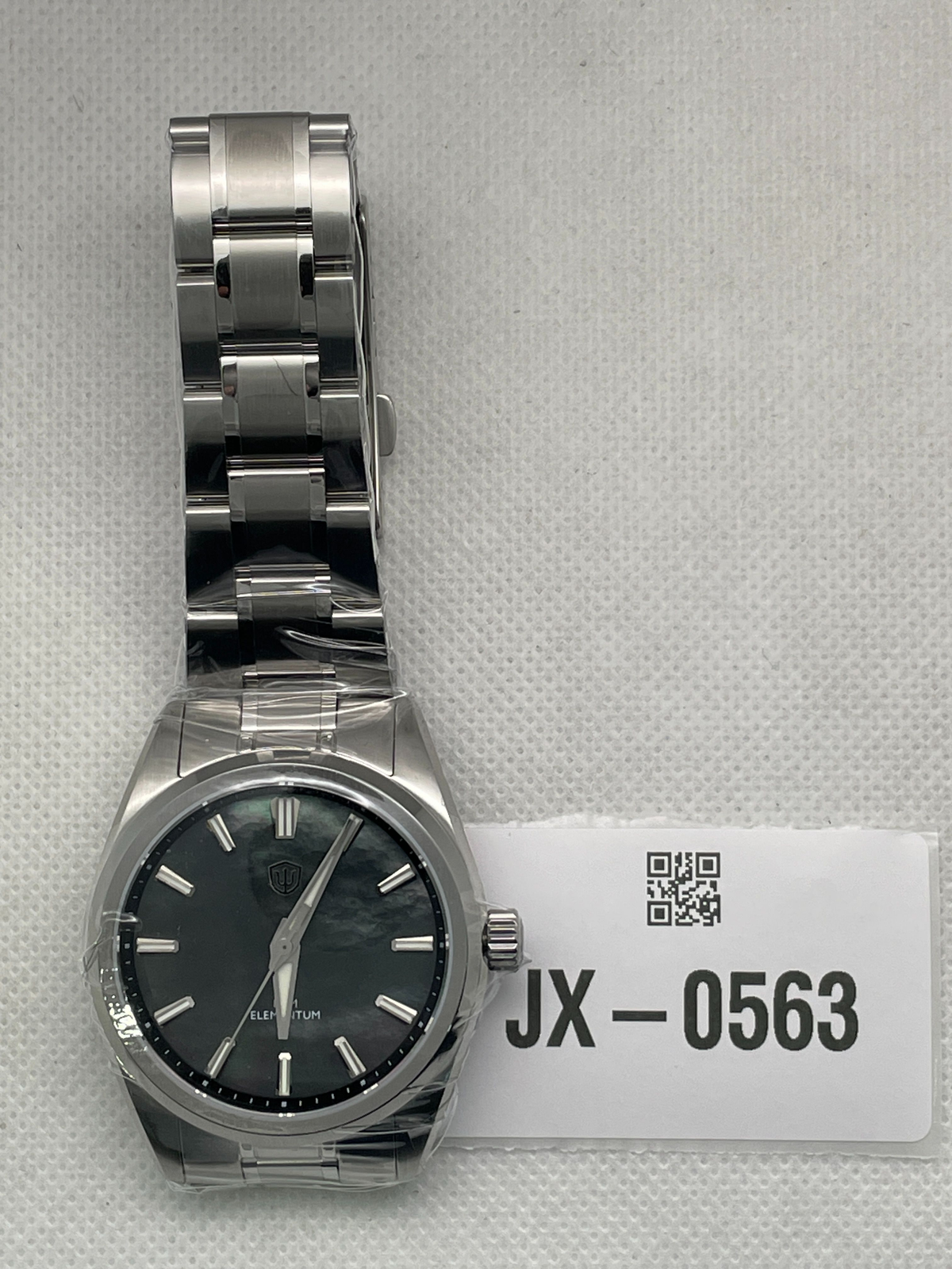 US Pre-Owned Watchdives WD0003C Elementum 37mm VH31 Quartz Watch