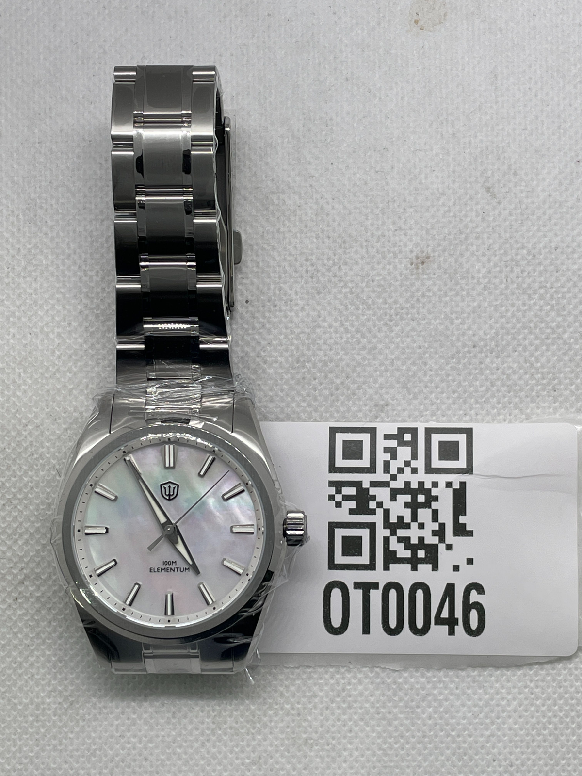 US Pre-Owned Watchdives WD0003C Elementum 37mm VH31 Quartz Watch