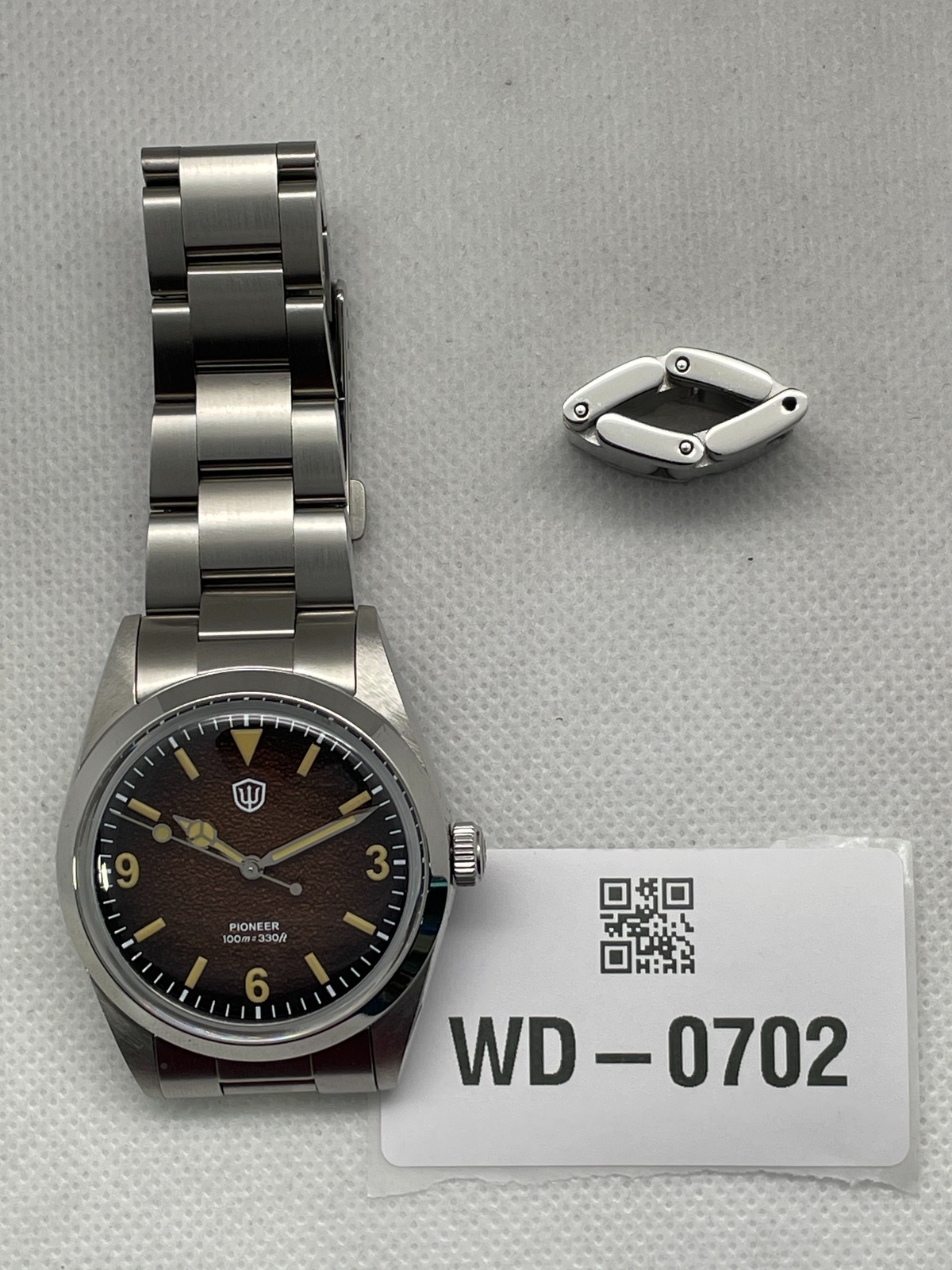US Pre-Owned Watchdives WD1016 37mm VH31 Explore Men Watch V3