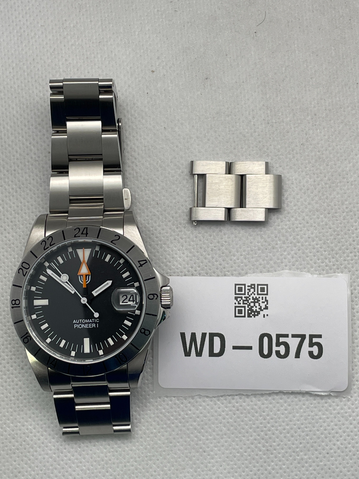 US Pre-Owned Watchdives WD16570 NH34 GMT Watch V2