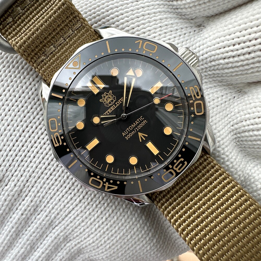 US Pre-Owned Steeldive SD1957 Vintage Sea Ghost Watch