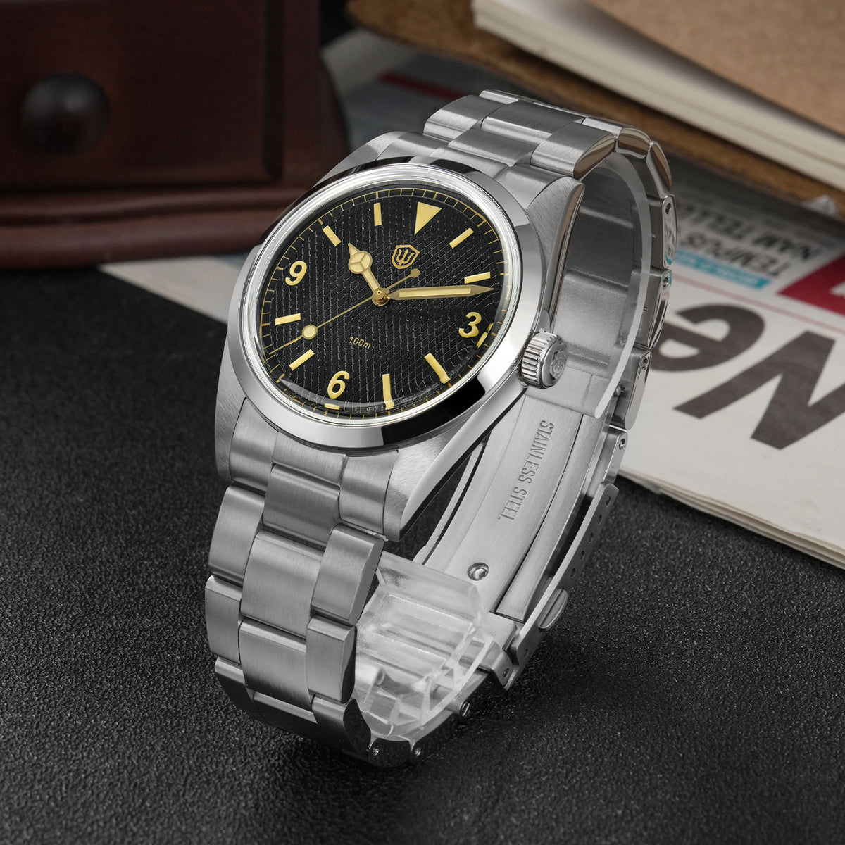 US Pre-Owned Watchdives WD1016 37mm VH31 Explore Men Watch V2