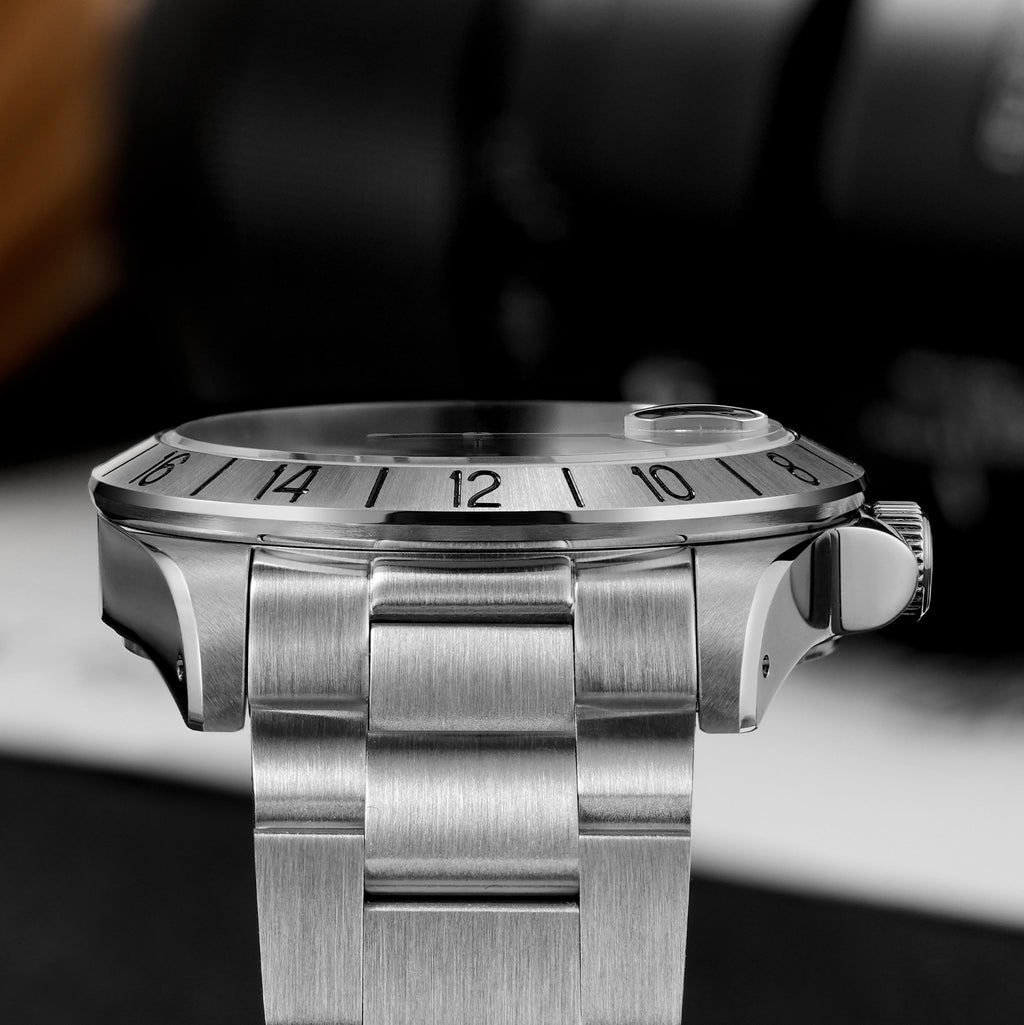 US Pre-Owned Watchdives WD16570 NH34 GMT Watch V2